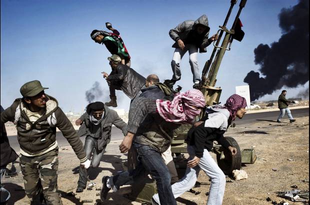 Reuters - La rusa Yuri Kozyrev, gan&#243; en la categor&#237;a de Momento noticioso con esta foto de rebeldes libios, tomada en marzo del 2011.