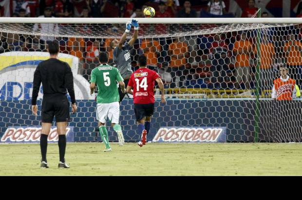 Foto Manuel Saldarriaga - En el minuto 92 se presentó un cobro de tiro libre de John Viáfara.