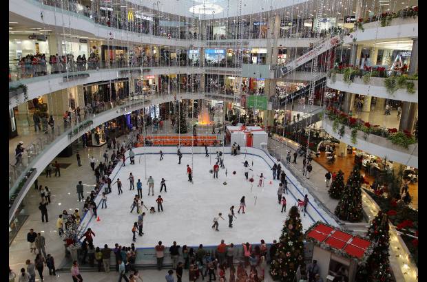 R&#243;binson S&#225;enz - La plazoleta central del centro comercial Santaf&#233; fue el lugar escogido para instalar la pista.
