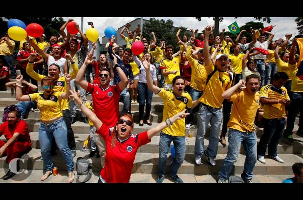 JULIO C&#201;SAR HERRERA - En Medell&#237;n, la fiesta por el triunfo de Colombia en el debut del Mundial de Brasil-2014, no fue inferior a lo vivido en el mism&#237;simo estadio Mineirao de Belo Horizonte. En el Parque Lleras, Plaza Mayor y La Mota el triunfo de la tricolor se vivi&#243; con mucha euforia.