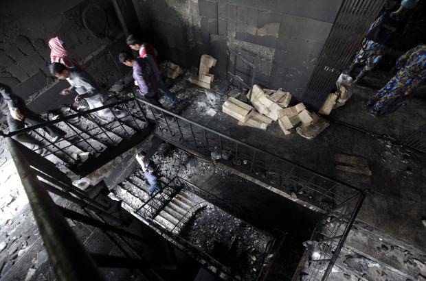 AP - M&#225;s de un centenar de muertos y por lo menos 120 heridos es el balance del incendio que se desat&#243; en una f&#225;brica textil de Dacca, Bangladesh.
