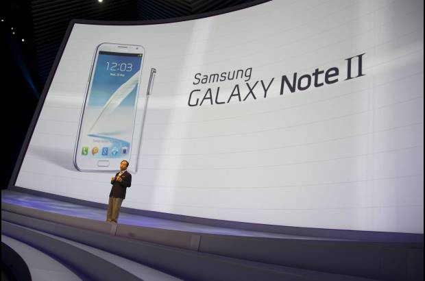 Reuters - JK Shin, jefe del negocio m&#243;vil de Samsung, dijo que las expectativas son muy altas y que est&#225; &quot;muy confiado en que incluso superar&#225; a su predecesor&quot;.