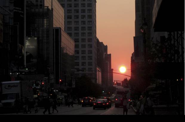 Reuters - Los meteor&#243;logos dijeron que se sinti&#243; a&#250;n m&#225;s calor debido a la humedad.