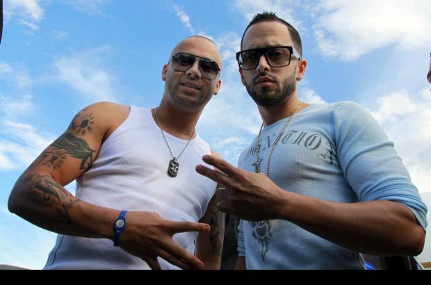 David S&#225;nchez - En avi&#243;n privado llegaron Wisin y Yandel al aeropuerto Jos&#233; Mar&#237;a C&#243;rdova, de Rionegro.