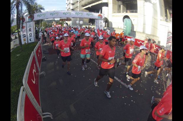 Esteban Jaramillo y Sebastián Salazar - Más de 10 mil competidores se dieron cita en esta histórica cita deportiva que se corría en las modalidades de 5, 10, 21 y 42 kilómetros.
