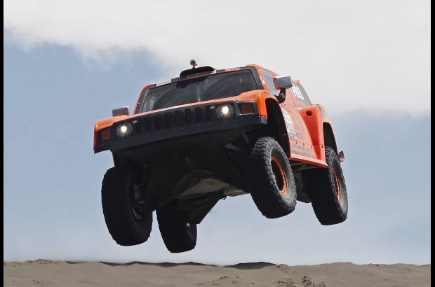 Reuters - Este lunes se disput&#243; la segunda etapa del rali Dakar 2012 que se corre por tres pa&#237;ses: Argentina, Chile y Per&#250;.