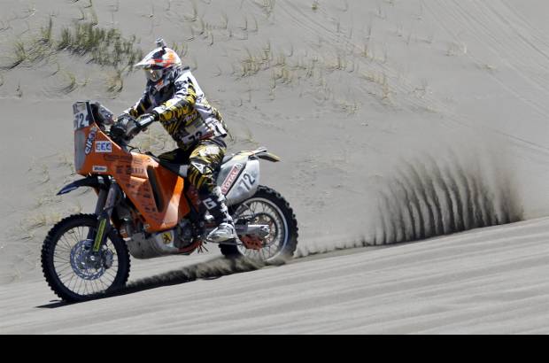 Reuters - El franc&#233;s Serge Gounon a bordo de su KTM.