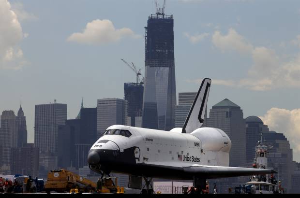 Reuters - Con el Enterprise se trabaj&#243; para que las naves de la Nasa pudieran retornar a la tierra y ser usadas repetidas veces, y el transbordador s&#237; que efectu&#243; cinco vuelos atmosf&#233;ricos libres, planeando, en ensayos de c&#243;mo aterrizar&#237;an sus sucesores al final de las traves&#237;as orbitales.