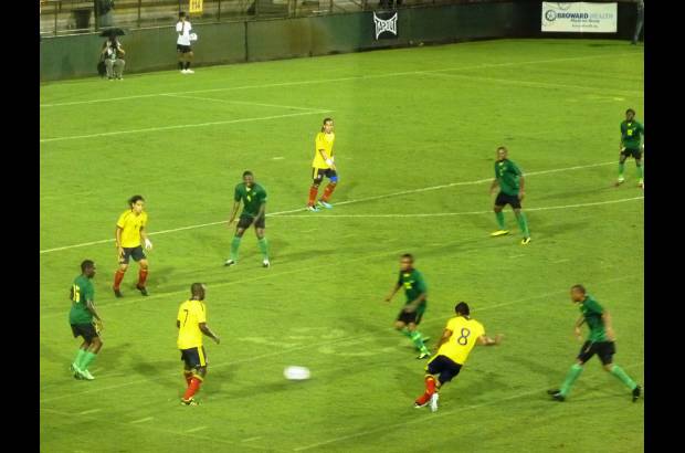 Cortes&#237;a Colf&#250;tbol - El encuentro se disput&#243; en el estadio Lockhart ante unos 9.000 aficionados, en su mayor&#237;a colombianos.
