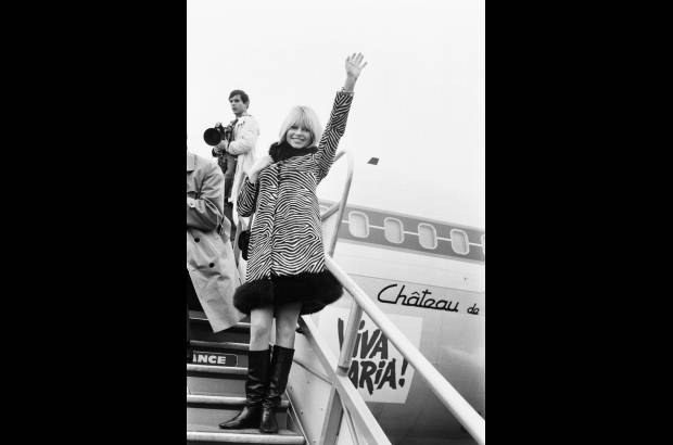AFP - oto tomada el 16 de diciembre de 1965, en el aeropuerto de Orly, cerca de Par&#237;s, antes de abordar un vuelo camino a Nueva York.