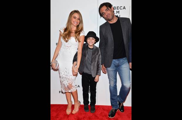 AP - Sof&#237;a Vergara, Emjay Anthony y Bobby Cannavale en la premier de la cinta El Chef presentada en el Fetival de cine de Tribeca en Nueva York.