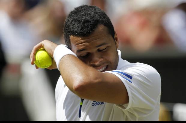 AP - Preguntado por si considera a Djokovic, después de su octavo cara a cara con él, un jugador para estar en el número uno; el tenista galo afirmó que merece ese puesto por la temporada que ha hecho hasta ahora en este 2011.