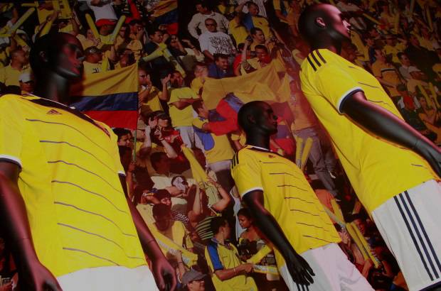 COLPRENSA - La nueva camiseta se destaca por tres elementos que tienen gran importancia como s&#237;mbolos para los colombianos: el sombrero vueltiao, el c&#243;ndor de los Andes y el color el blanco, como s&#237;mbolo de la paz.