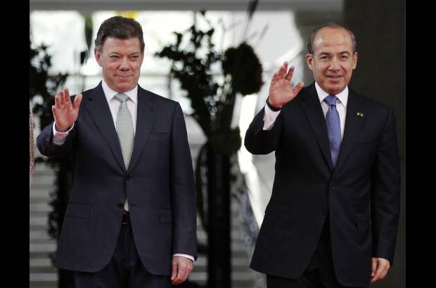 Reuters - Los gobiernos de México y Colombia firmaron nuevos acuerdos para fortalecer la lucha bilateral contra el crimen organizado y se comprometieron a aumentar la cooperación con terceros países afectados por el narcotráfico, en particular los de Centroamérica.