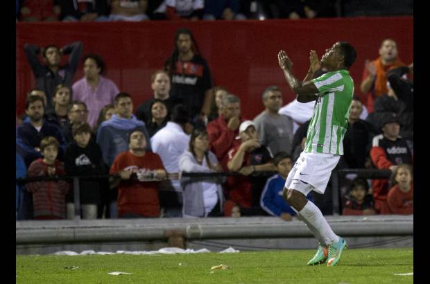 AP - Fue as&#237; como logr&#243; el 3-1 en el arranque de la etapa complementaria con Orlando Berr&#237;o (le sacaron el segundo de la raya), que hab&#237;a ingresado por Tr&#233;llez.