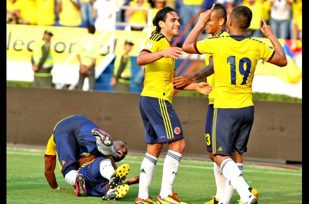 FOTO JUAN ANTONIO SÁNCHEZ - El calor intenso hizo que los jugadores de ambas selecciones bajaran el ritmo por momentos, sin embargo, Colombia mostró superioridad.