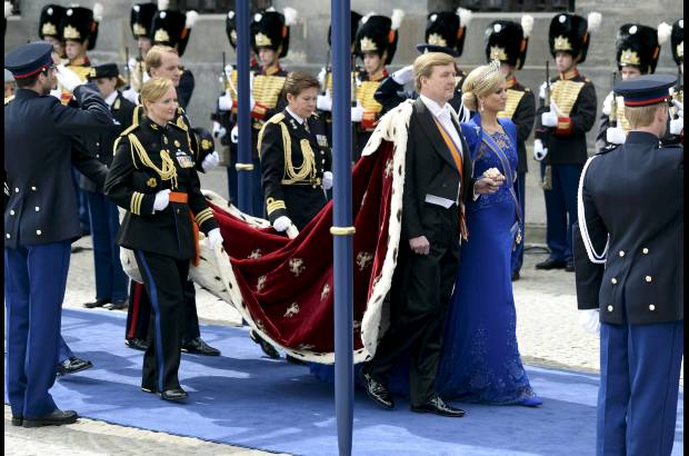 Reuters - El cortejo real salió desde el palacio de Amsterdam hasta la Nieuwe Kerk (Iglesia nueva).