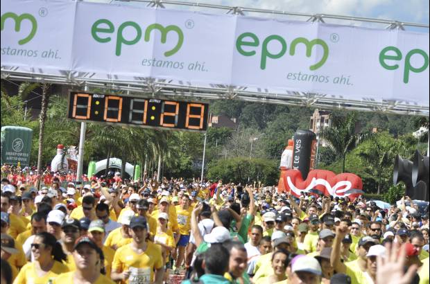 Esteban Jaramillo y Sebastián Salazar - Más de 10 mil competidores se dieron cita en esta histórica cita deportiva que se corría en las modalidades de 5, 10, 21 y 42 kilómetros