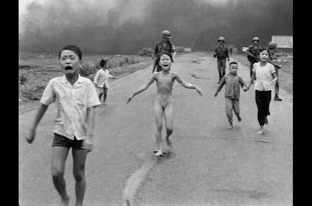 AP - La celebraci&#243;n se hizo con una recreaci&#243;n de la toma de Saig&#243;n, que puso fin al Gobierno del Sur apoyado por Estados Unidos y abri&#243; paso a la reunificaci&#243;n.
