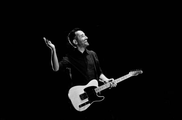 Emanuel Zerbos - El cantautor uruguayo Jorge Drexler present&#243; este jueves en Medell&#237;n su m&#225;s reciente trabajo discogr&#225;fico Bailar en la cueva.