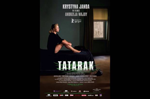 TATARAK (EL JUNCO) - Un anciano director comienza a filmar una pel&#237;cula sobre Marta, una mujer madura que recorre su vida en soledad junto a su marido, un doctor adicto al trabajo. El encuentro con un joven permite a Marta revivir su juventud y hace aflorar su feminidad.