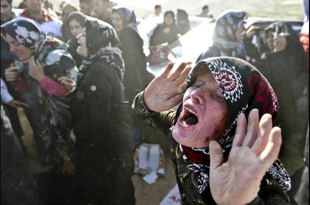 AP - Según el Centro Sismológico de Irán, el primero de los sismos de 6,2 grados Richter, se sintió con fuerza en la ciudad de Ahar, y el segundo, de 6,0 grados Richter sacudió la población de Varzagan, a unos 38,4 grados de latitud norte y 46,7 grados de longitud este.