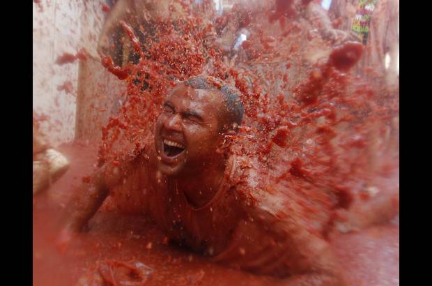 Reuters - Este ejercicio de histeria colectiva fue grabado, fotografiado y contado por medio centenar de medios de comunicaci&#243;n, algunos de ellos procedentes de Ucrania, Taiw&#225;n, Jap&#243;n o China, pa&#237;s este &#250;ltimo en el que la fiesta popular de Bu&#241;ol ha adquirido una gran fama, llegando al punto de ser imitada.
