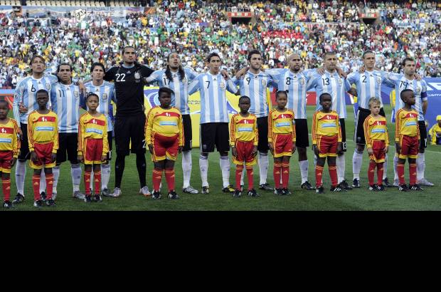 AP - Los inicialistas argentinos en un escenario que estuvo a reventar.