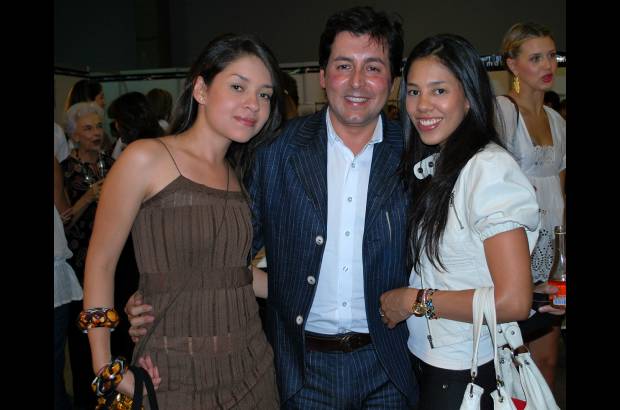 Cortes&#237;a C&#225;mara l&#250;cida - Camila Sierra, Juan Carlos Giraldo, subdirector de la revista Fucsia y Ana Sierra.
