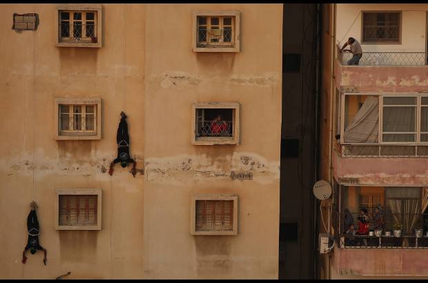 Reuters - En un desfile militar los integrantes de Hammas muestran sus habilidades bajando por un edificio.