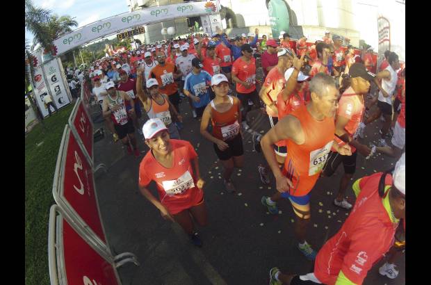 Esteban Jaramillo y Sebastián Salazar - Más de 10 mil competidores se dieron cita en esta histórica cita deportiva que se corría en las modalidades de 5, 10, 21 y 42 kilómetros.