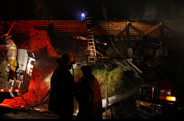 Edwin Bustamante - El comandate del cuerpo de bomberos de esa localidad del norte del Valle de Aburr&#225; inform&#243; que se les dificult&#243; controlar la emergencia porque en el sitio hab&#237;a numerosas pipetas de gas las cuales estallaban.