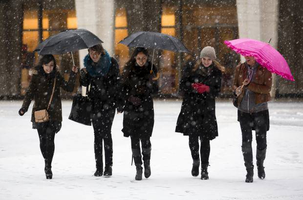 Reuters - La nieve cubri&#243; el puente de Brooklyn en Nueva York.