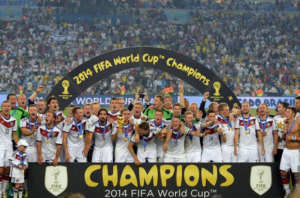 FOTO AFP - Alemania, campeona del Mundial de Brasil 2014 al ganar en la prórroga de la final a Argentina (1-0) en el estadio de Maracaná de Río de Janeiro, sumó su cuarto título de esta competición, de la que no era el vencedor desde hace 24 años, desde Italia 90' ante el mismo rival con idéntico marcador.