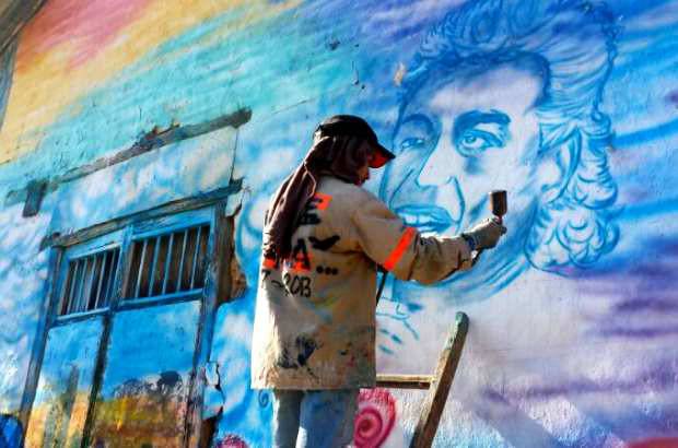 FOTOS ALEX HEREIRA - Entre rezos, sollozos y el tarareo de canciones vallenatas, miles de fanáticos colmaron la capital de Valledupar para darle el último adiós al artista.