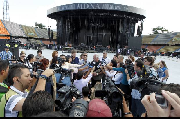 Jaime Pérez - Este martes los productores del espectáculo de Madonna en Medellín hicieron un tour por el estadio Atanasio Girardot, enseñando a los medios de comunicación cómo será el show de la reina del pop.