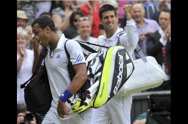 Reuters - El serbio quebró el saque de su contrincante en el segundo juego y ese instante lo encaminó hacia la victoria, conseguida pese a su menor nota en cuanto a puntos ganadores. Djokovic anotó 34 frente a los 41 de Tsonga, pero los 29 errores no forzados del galo jugaron a su favor (Djokovic tuvo trece). E