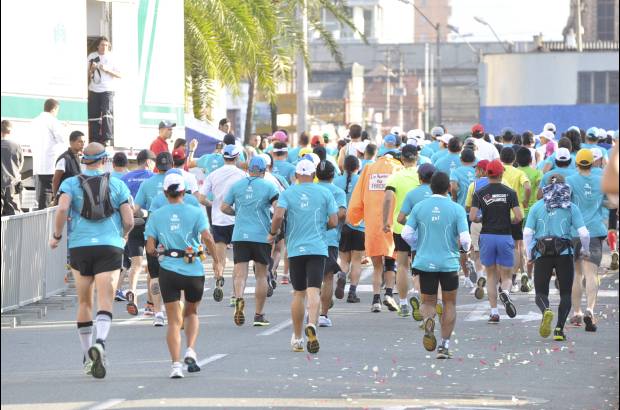 Esteban Jaramillo y Sebastián Salazar - Más de 10 mil competidores se dieron cita en esta histórica cita deportiva que se corría en las modalidades de 5, 10, 21 y 42 kilómetros.