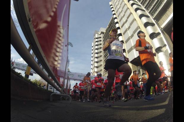 Esteban Jaramillo y Sebastián Salazar - Más de 10 mil competidores se dieron cita en esta histórica cita deportiva que se corría en las modalidades de 5, 10, 21 y 42 kilómetros.