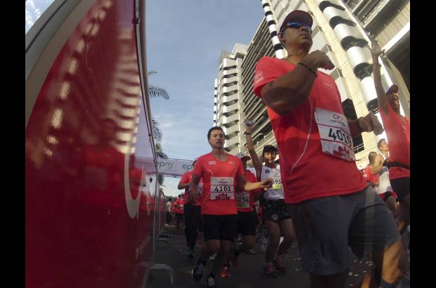 Esteban Jaramillo y Sebastián Salazar - Más de 10 mil competidores se dieron cita en esta histórica cita deportiva que se corría en las modalidades de 5, 10, 21 y 42 kilómetros.
