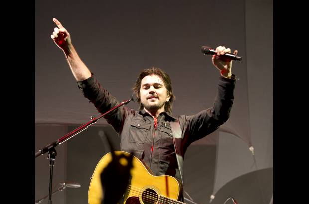 Foto Edwin Bustamante - Juanes emocion&#243; al p&#250;blico de Medell&#237;n con su Unplugged.
