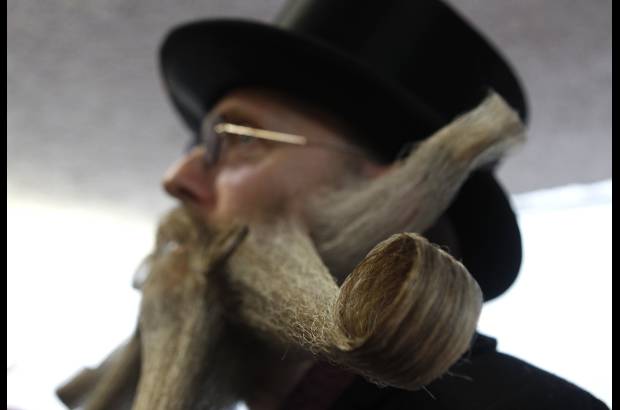 Reuters - M&#225;s de 300 personas participan en el Campeonato Mundial de Barba.