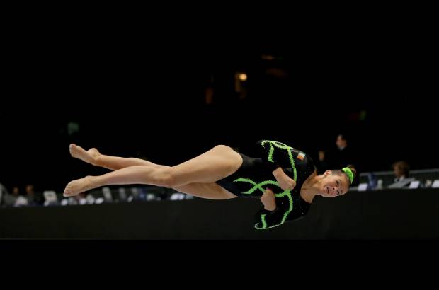 AP - La irlandesa Emma Lunn compite en el Campeonato Mundial de Gimnasia en Amberes, B&#233;lgica.