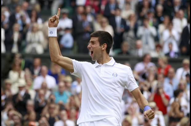 Reuters - El serbio Novak Djokovic se clasificó este viernes para su primera final de Wimbledon, tras vencer por 7-6(4), 6-2 y 6-7(9) y 6-3 en cerca de tres horas al francés Jo-Wilfried Tsonga, verdugo de Roger Federer en esta edición.