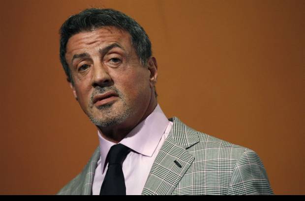 Foto Reuters - Para el director de la película, Walter Hill, se trata de "una especie de homenaje a cierto tipo de cine de acción de los ochenta", pero al mismo tiempo de "una película actual" con elementos de heroísmo tratados desde una "perspectiva irónica", que -en su opinión- se aprecia especialmente en las escenas de acción.