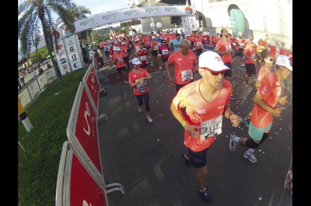 Esteban Jaramillo y Sebastián Salazar - Más de 10 mil competidores se dieron cita en esta histórica cita deportiva que se corría en las modalidades de 5, 10, 21 y 42 kilómetros.