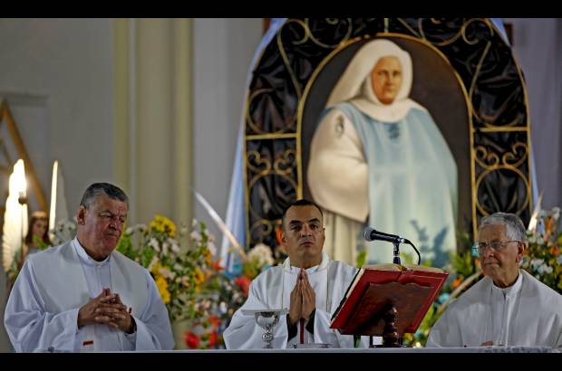 Julio C&#233;sar Herrera - Un concierto corto se ofreci&#243; en el atrio y continu&#243; con una ceremonia de acci&#243;n de gracias en la Catedral de Nuestra Se&#241;ora de las Mercedes.