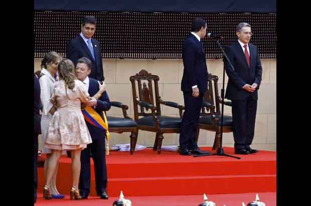 Reuters - Santos recibi&#243; las felicitaciones de su familia.