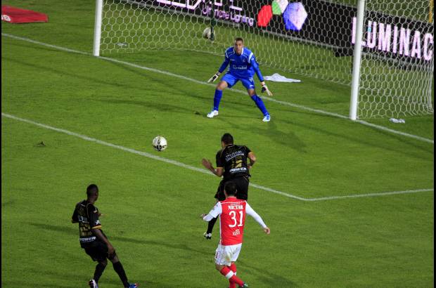 Colprensa - Santa Fe 2-Once Caldas 0.