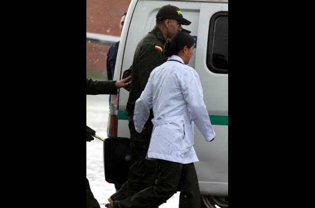 Ra&#250;l Palacios-Colprensa - Al parecer, el ya exreh&#233;n fue perseguido por los rebeldes, que le lanzaron granadas, la causa de las heridas que presenta en el rostro.